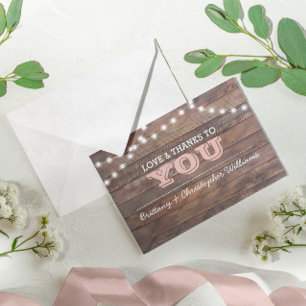 Barnwood allume la note rose de Merci de mariage