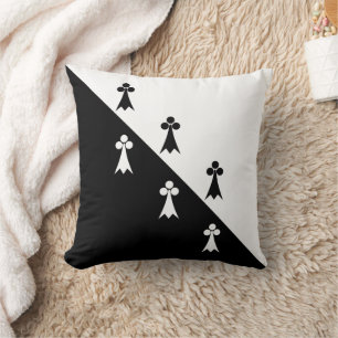Barony of Loch Salann Populace Badge Throw Pillow
