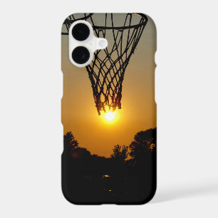 basket-ball au coucher du soleil avec panier et fi