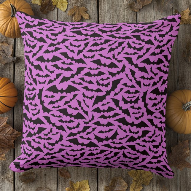 Bat pattern purple black Halloween Throw Pillow (Bat pattern purple black Halloween Throw Pillow)