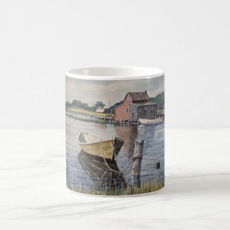 Bateau à rames sur la tasse de lac