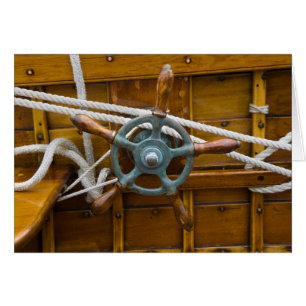 Bateau antique en bois
