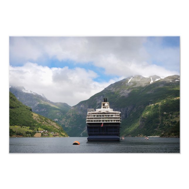 Bateau de croisière en Geirangerfjord photo imprim (Devant)