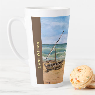 Bateau Dhow sur une plage, Latte Mug