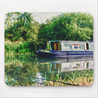 Bateau étroit sur le tapis de souris de Nene de