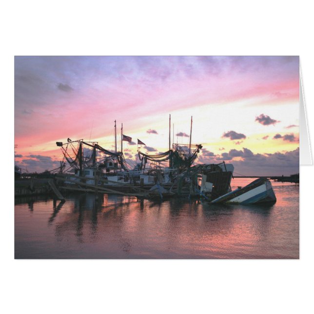 Bateaux de crevette au coucher du soleil (Devant horizontal)