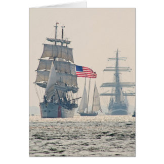 Bateaux grands quittant le port de Charleston