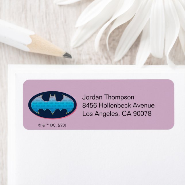 Batman | Symbole rose et bleu (En situation)