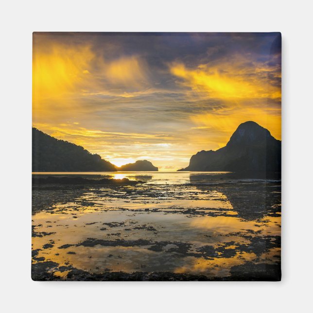 Bay Of El Nido Sunset Magnet (Front)