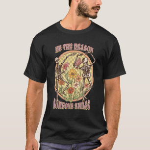 Be The Reason Someone Smile Skeleton Dancing Motiv T-Shirt