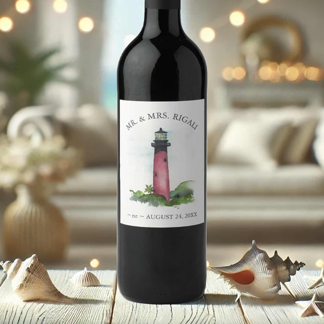 Beach Wedding Vin Bottle Phare Étiquette (Wedding wine labels watercolor lighthouse art by Victoria Grigaliunas of Do Tell A Belle)
