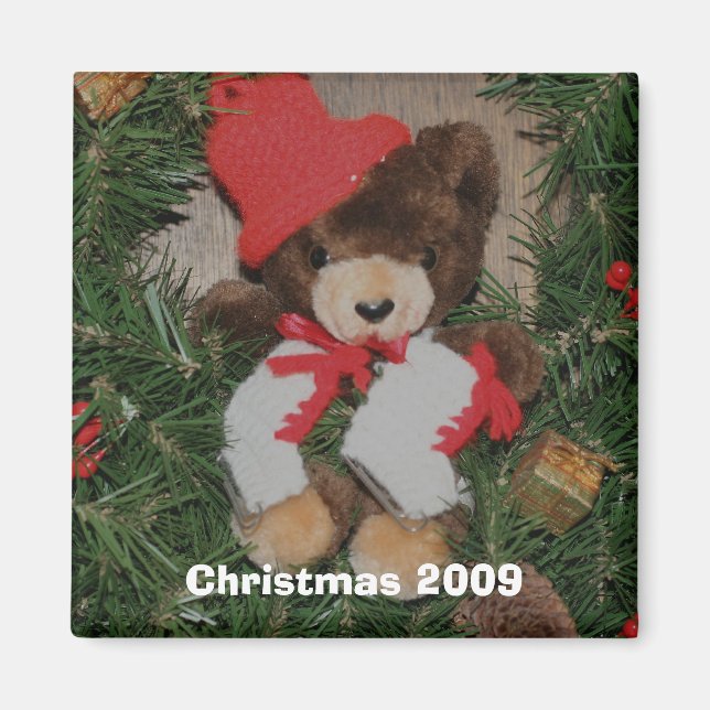 Bear On Wreath Christmas Holiday Magnet (Front)