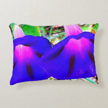 Beau coussin floral pourpre