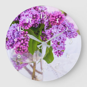 Beau lilas dans le vase, horloge murale