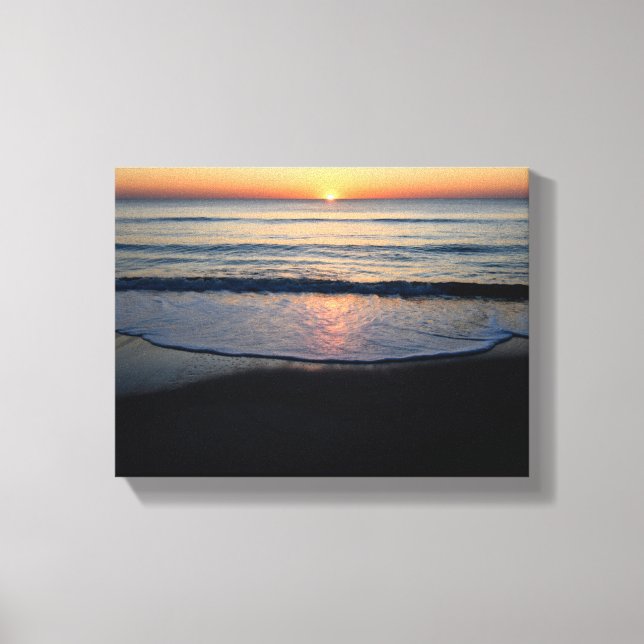 Beautiful sunrise over the ocean canvas print (Front)