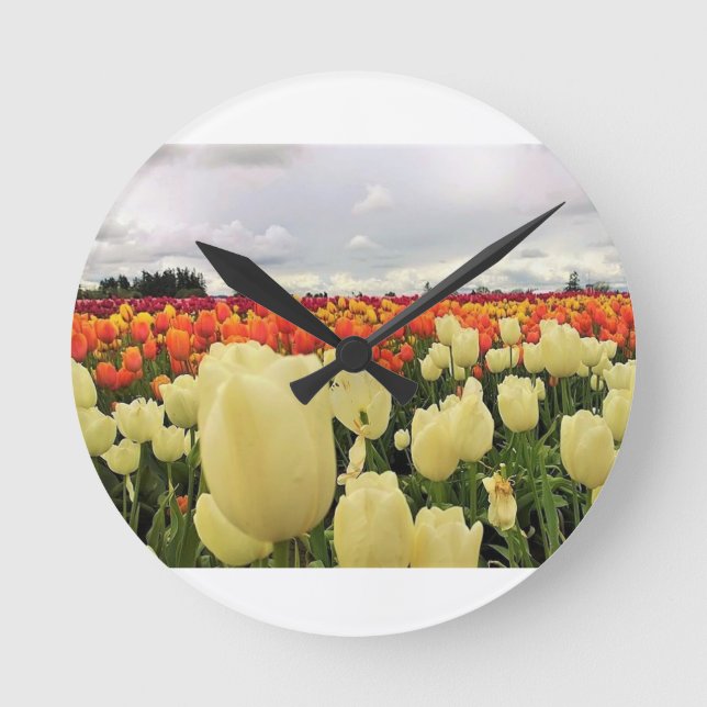 Beautiful Tulip Field, Oregon Round Clock (Front)