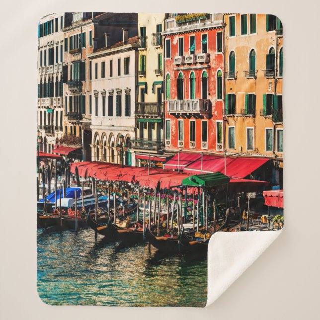 Beautiful view of water street and old buildings i sherpa blanket (Front)