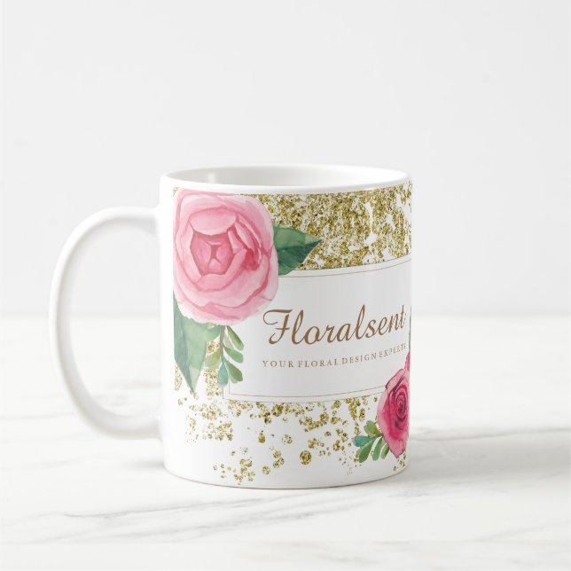 Beaux roses pour aquarelle avec la tasse de (Gauche)