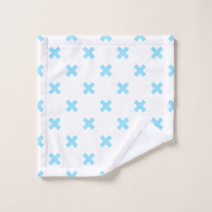 Bébé bleu croix coutures sur blanc