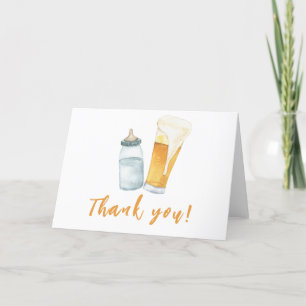 Bébé brasse de la bière en bouteille Merci