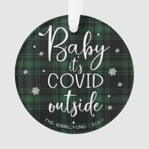 Bébé, c'est le vif en dehors du vert de Noël