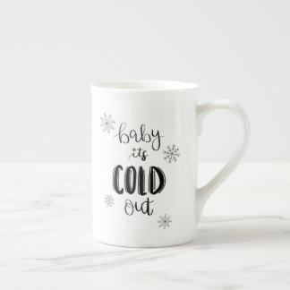 Bébé c'est tasse froide d'hiver