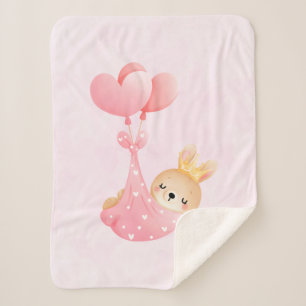 Bébé mignon dans une couverture de coeur