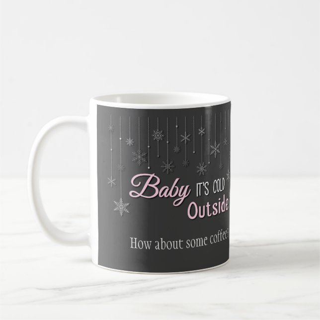 Bébé sa tasse de café extérieure froide de flocons (Gauche)