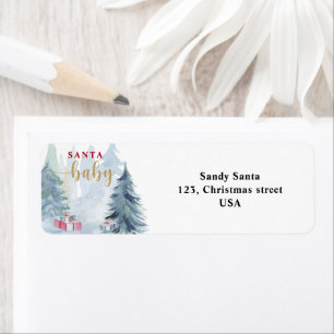 Bébé son froid devant le baby shower Père Noël