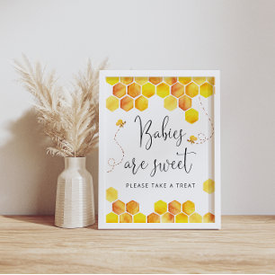 Bébés d'abeilles sont une affiche douce