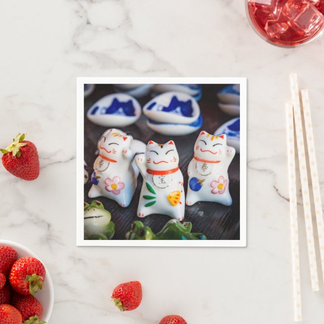 Beckoning cat figurines napkin (Insitu)