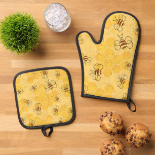Bee Buzzing Honey Bees Cute  Oven Mitt & Pot Holder Set