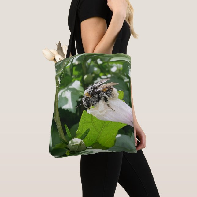Bee in summer tote bag (Close Up)
