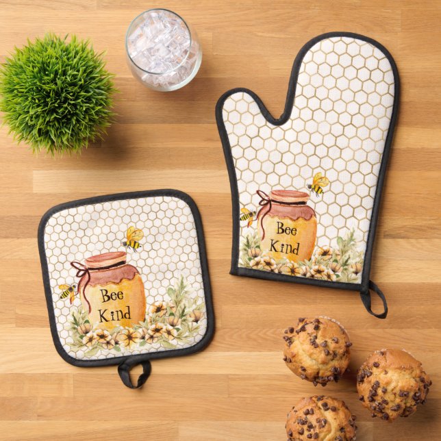 Bee kind honey pot  oven mitt & pot holder set (Top Down)