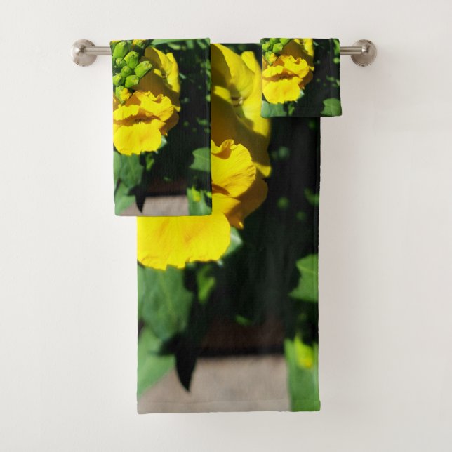 Bee on Yellow Flowers Bath Towel Set (Insitu)
