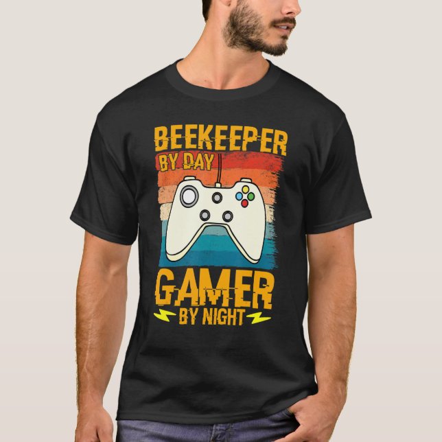 Beekeeper By Day Gamer By Night Humor Joke Honeyco T-Shirt (Front)