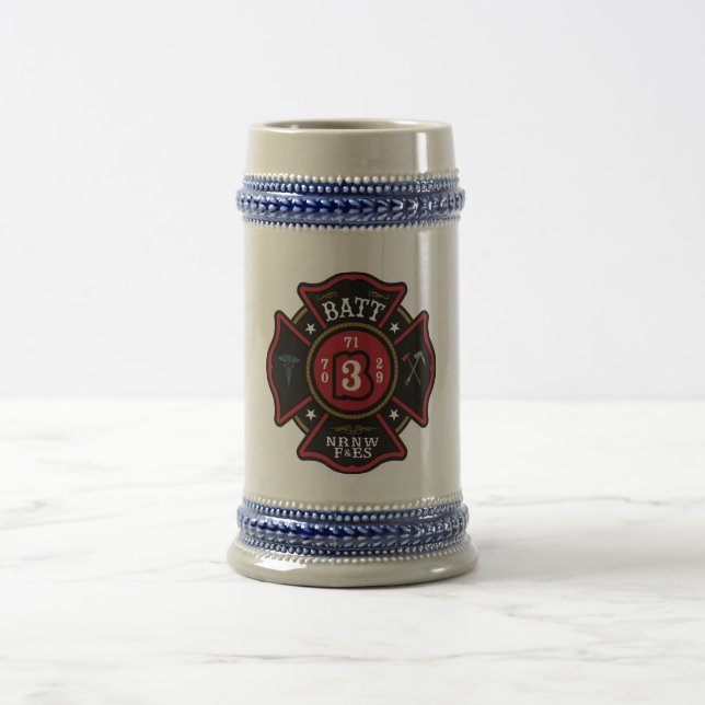 Beer stein (Center)