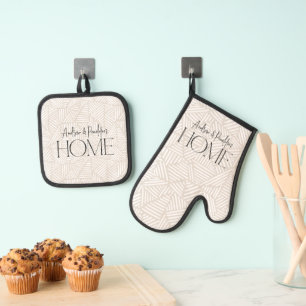 Beige and white modern geometric minimal home oven mitt & pot holder set