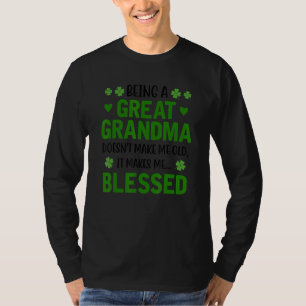 Being A Great Grandma Doesn't Make Me Old It Make T-Shirt