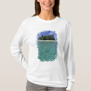 Belize, Barrier Reef, Unnamed island or cay. T-Shirt