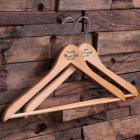 Belle et charmant porte-saké en bois