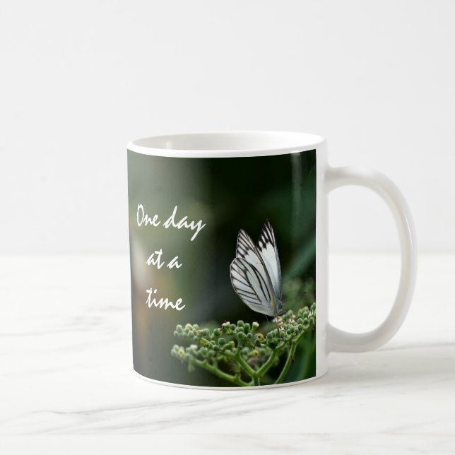 Belle papillon "Un jour à la fois" Café Mug (Droite)