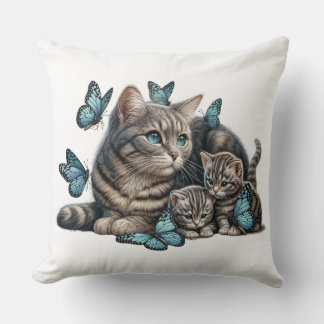Belle Tabby Chat Avec Ses ChatonsJetez Coussin
