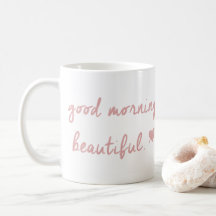 Belle tasse bonjour avec le coeur