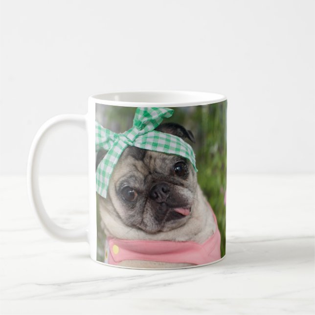 Belle tasse de carlin par des carlins et des (Gauche)