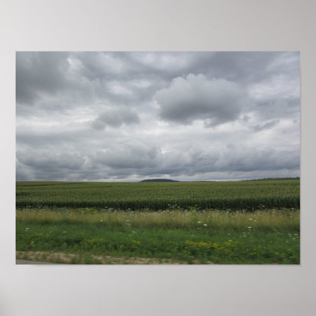 Belle vue pittoresque, nuages et prés Poster (Devant)