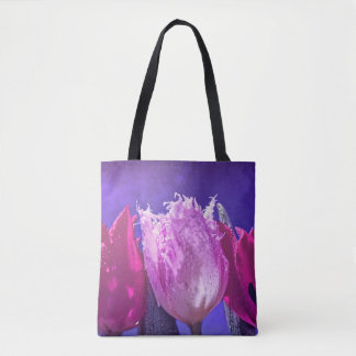Belles tulipes sur un sac fourre-tout