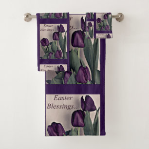 Bénédiction de Pâques avec tulipes violettes foncé
