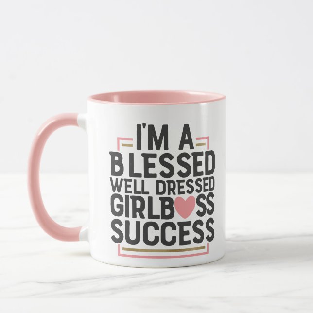 Béni, bien habillé, rose de tasse de succès de (Gauche)