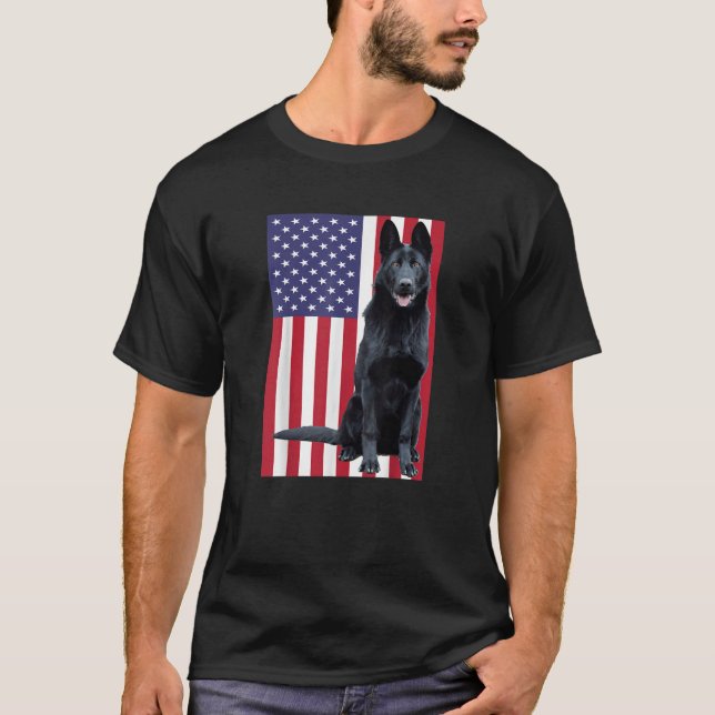 Berger noir allemand avec T-shirt drapeau américai (Devant)